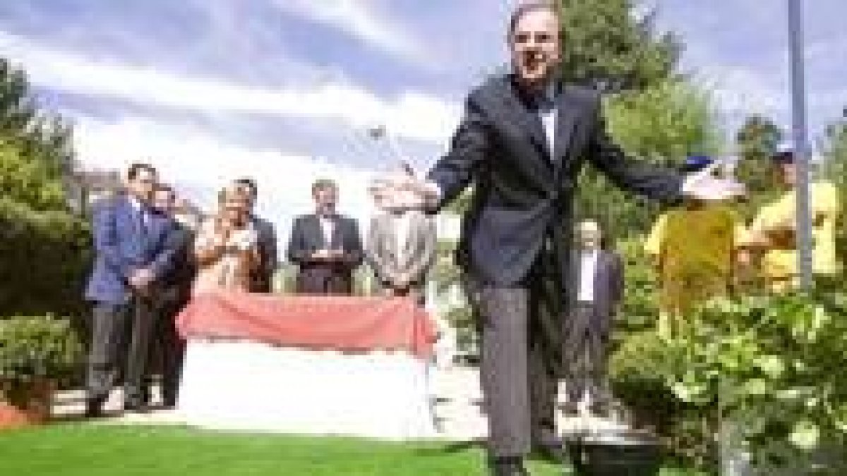 Herrera presidió la comitiva de autoridades en el acto de la primera piedra del Palacio de Congresos