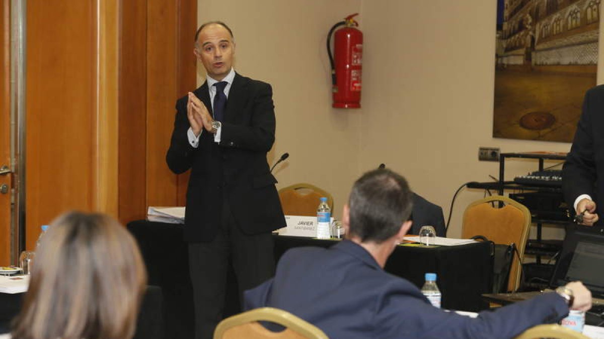 Antonio Ferrero, director de zona de BBVA en León, ayer en la inauguración del programa. RAMIRO