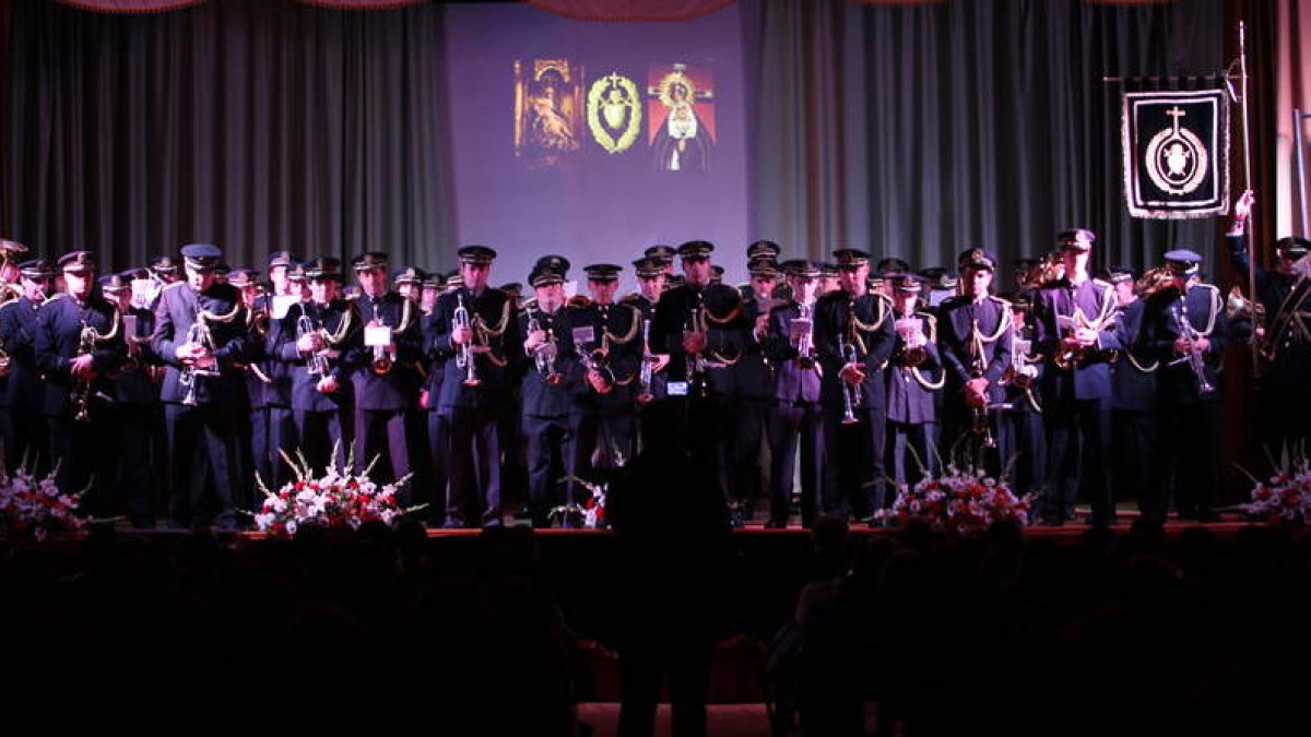 Un momento de la actuación de la Agrupación Musical, ayer en el Nuevo Recreo Industrial.