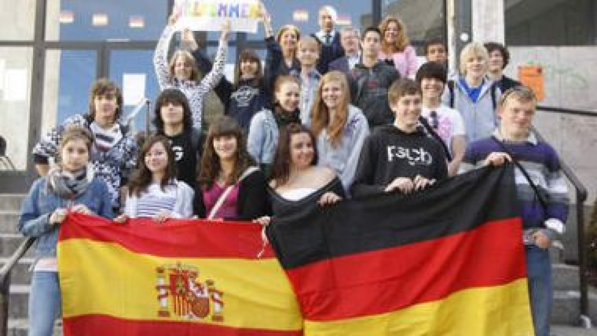Los alumnos de Juan del Enzina junto con sus compañeros de intercambio alemanes.