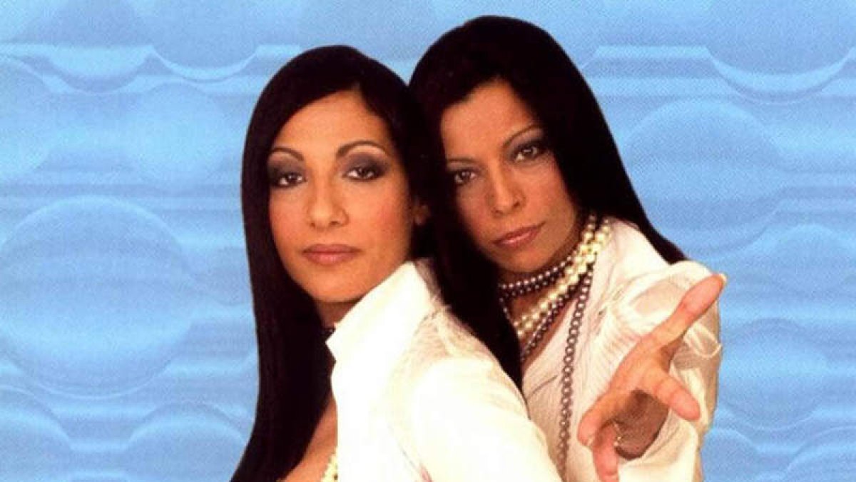 Las dos componentes del dúo Alazán.