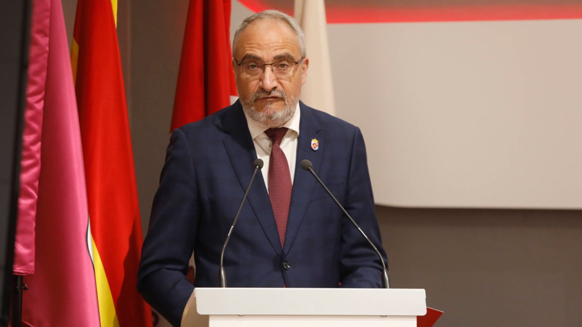 El presidente del Consejo Comarcal, Olegario Ramón, durante su intervención en el Congreso sobre despoblación. RAMIRO