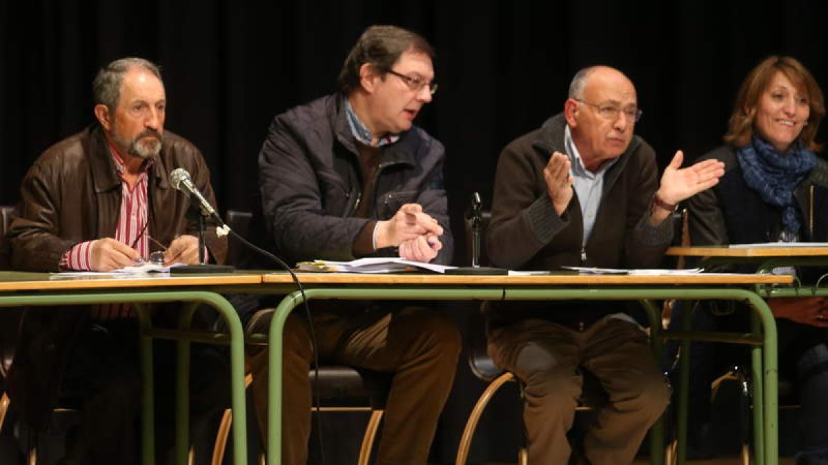 La directiva pretende cambiar los estatutos. DE LA MATA