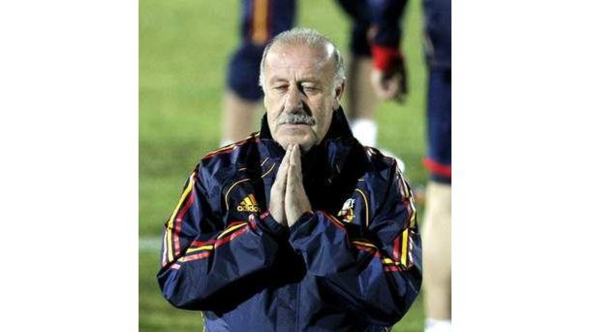 Del Bosque ayer, en el entrenamiento de España.