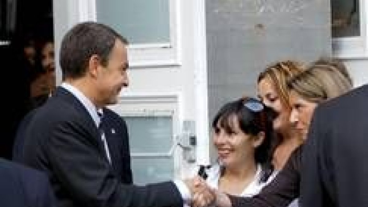 Zapatero a su llegada al Teatro Campoamor de Oviedo