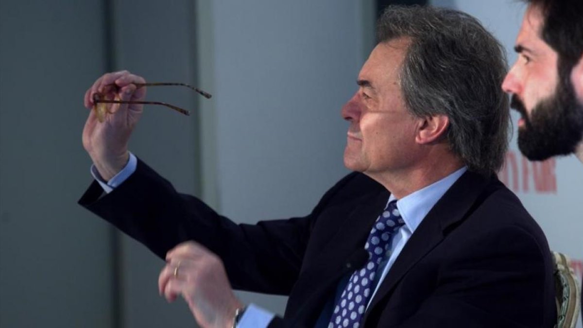 Artur Mas se prepara para hablar en el Desayuno de Vanity Fair organizado en Madrid este miércoles 22 de marzo.