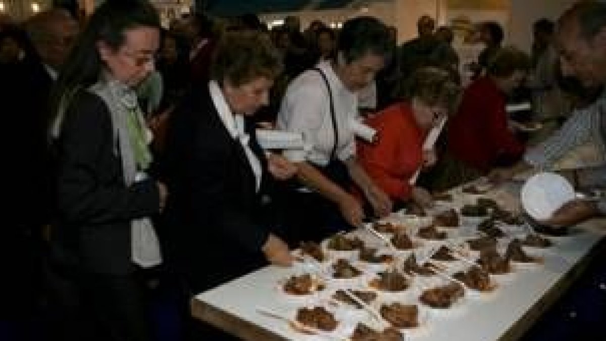 La cecina de chivo entrecallada es uno de los manjares más apreciados por los leoneses
