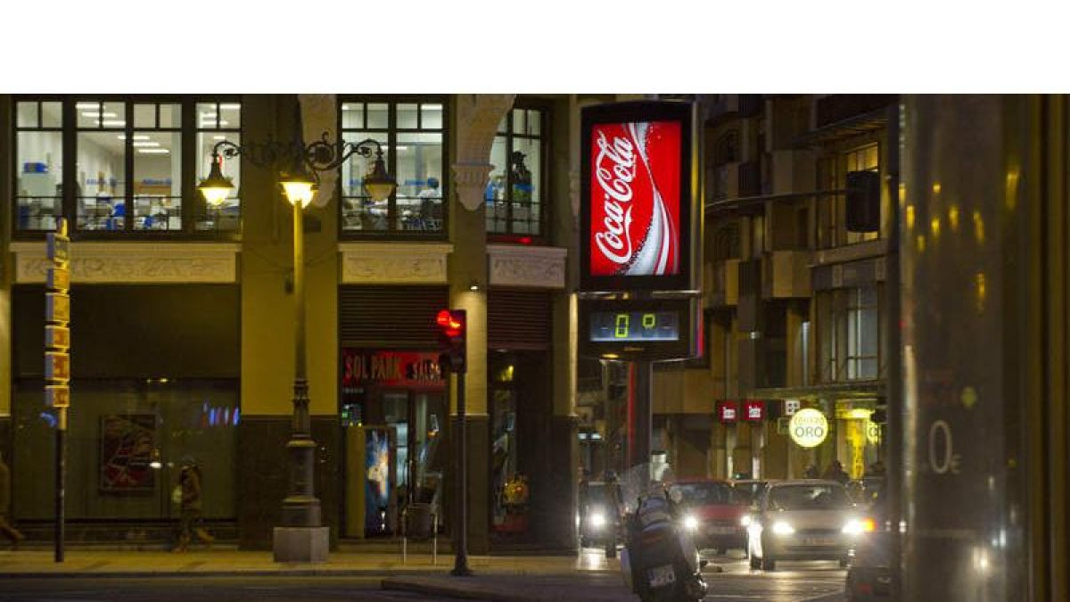 Termómetros a cero grados ayer en la capital, a última hora de la tarde.