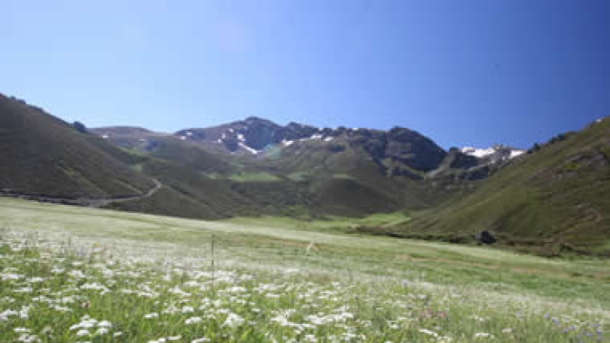 Vista del valle de Lechada (Boca de Huérgano), donde está previsto construir la estación.