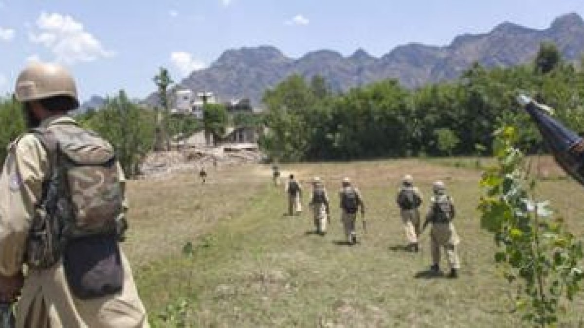 El ejército pakistaní pretende acabar con los refugios de la insurgencia islámica.