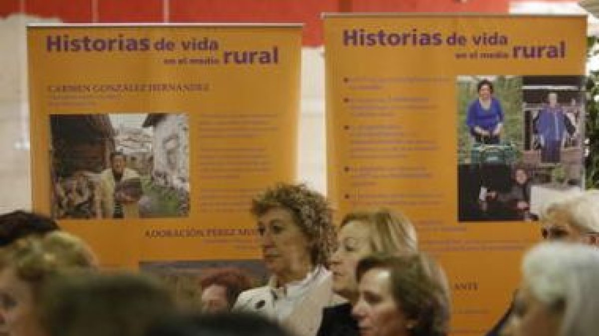 Reunión de las mujeres de Amulemer ayer, el día de la mujer rural.