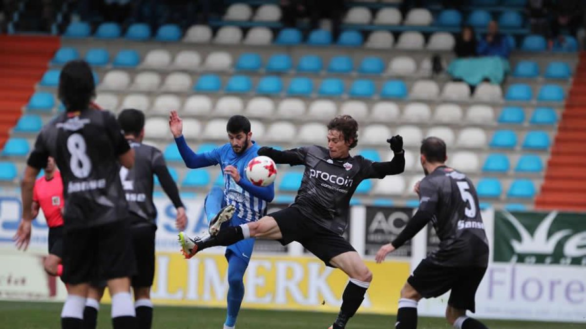 La Ponferradina se encontró con un adversario consistente que no permitió susto alguno.