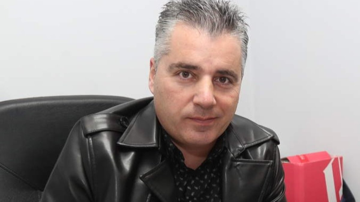 Santiago Macías. L. DE LA MATA