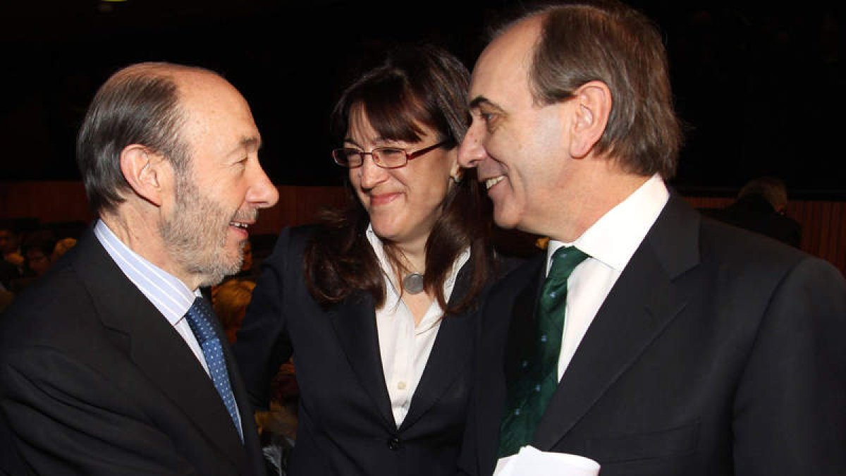 Rubalcaba, Soraya Rodríguez y Alonso, ayer en el Congreso.