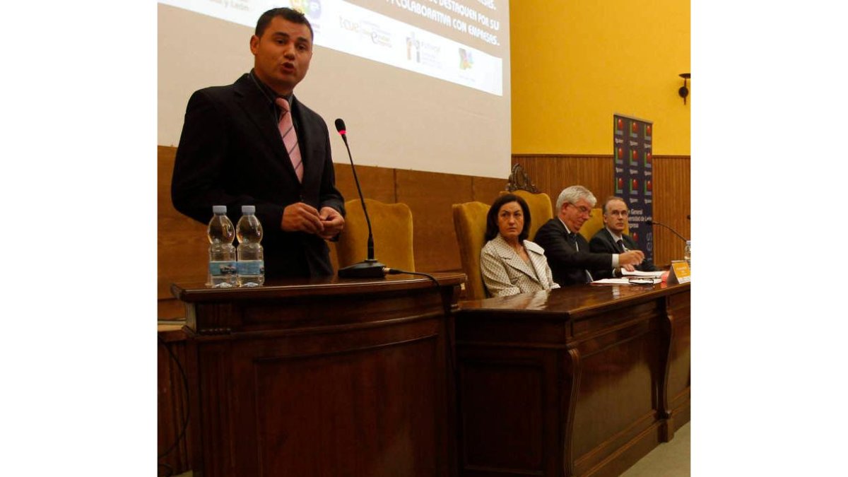 Cendón explica su prototipo, Amore.