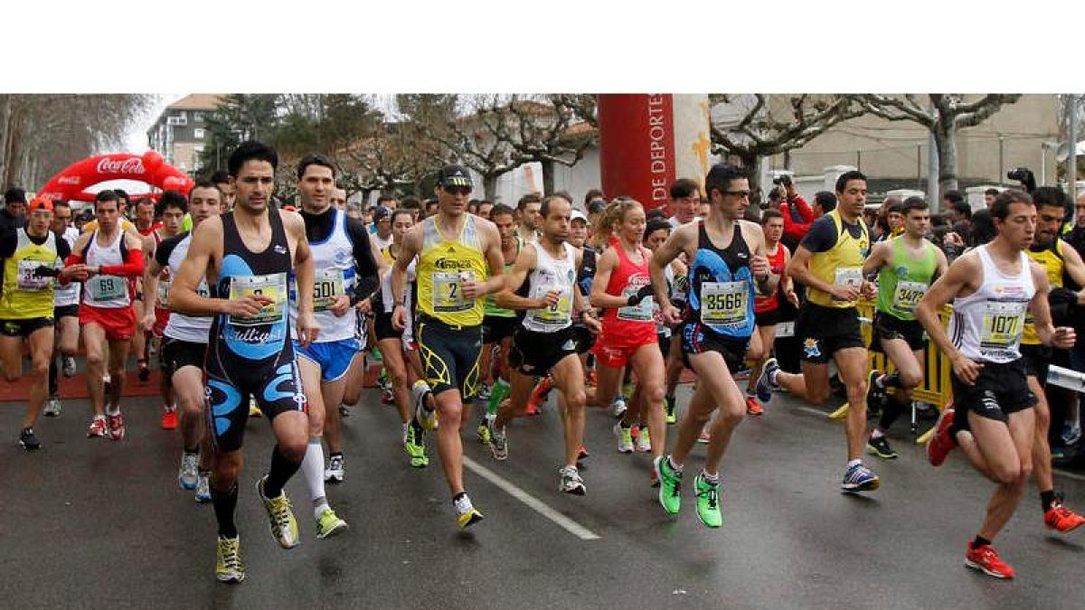 La novena edición de la Media Maratón ‘Ciudad de León’ reunirá a cerca de 6.000 participantes en sus tres formatos. RAMIRO