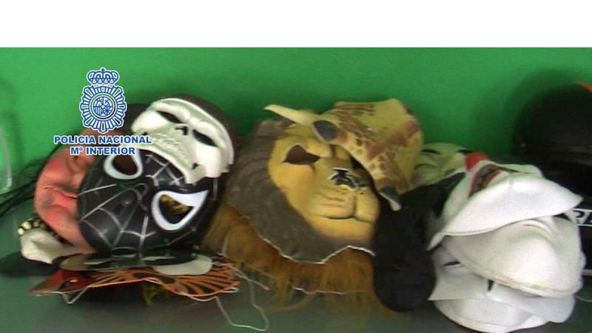 Imagen de las máscaras usadas en las películas. POLICÍA NACIONAL