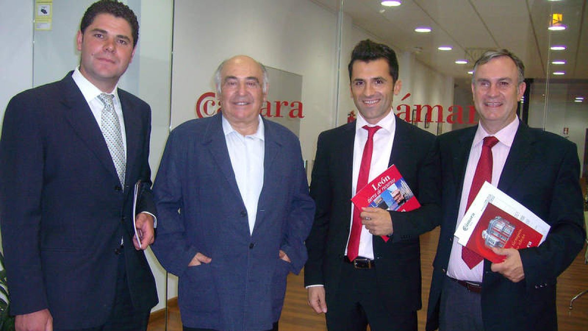 Roberto Miranda, Viloria, Alejandro Miguélez y Víctor Robla, en la sede de la Cámara en Ponferrada.