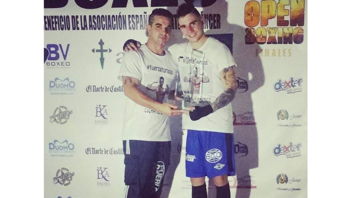 El leonés Diego Crespo, a la derecha, junto a Dani Bueno. DL