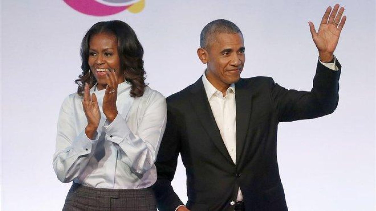 El expresidente Barack Obama y la exprimera dama Michelle Obama, en un acto de la Obama Foundation Summit, en Chicago.