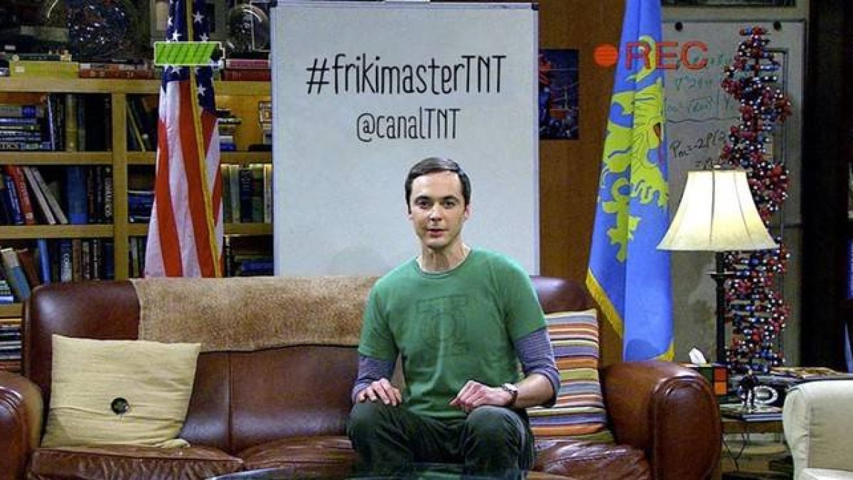 Imagen promocional del concurso del TNT con Sheldon (Jim Parsons), el personaje principal de la serie 'The Big Band Theory'