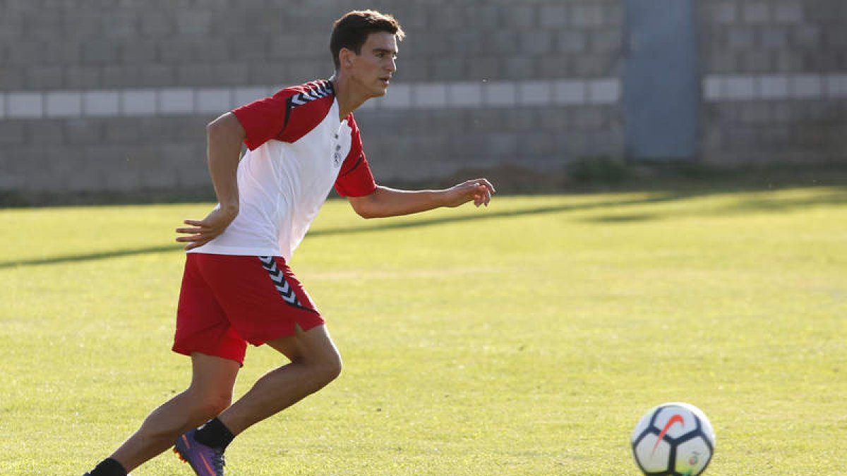 Magallán tendrá que ser operado por la rotura del ligamento cruzado anterior y parcial del ligamento colateral interno de la rodilla izquierda. F. OTERO