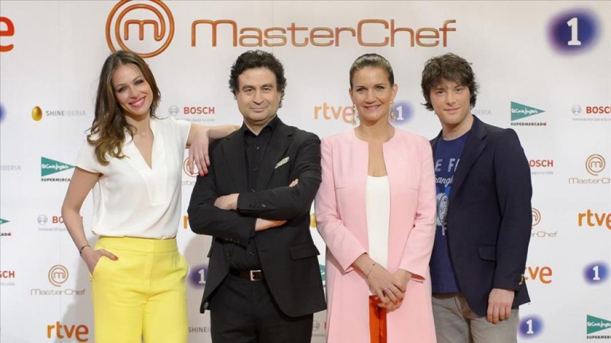 Equipo de 'Masterchef', con la presentadora, Eva González, y los tres jurados: Pepe Rodríguez, Jordi Cruz y Samantha Vallejo-Nájera.