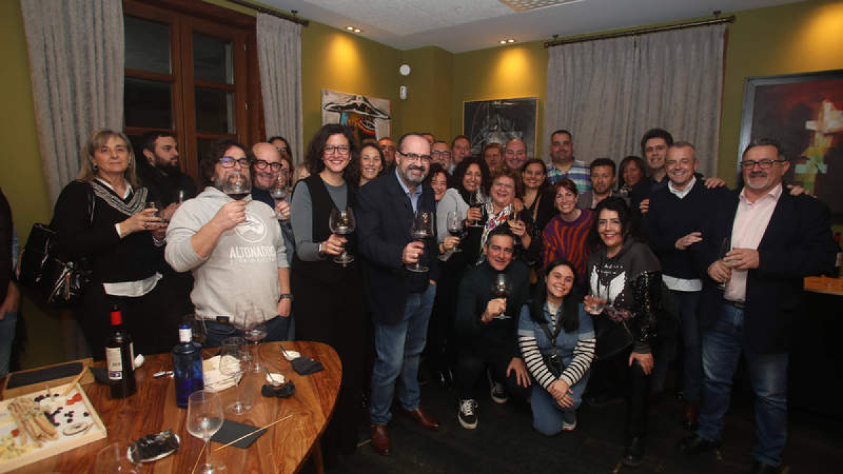 El restaurante Muna de Ponferrada acogió el encuentro con la prensa. L. DE LA MATA