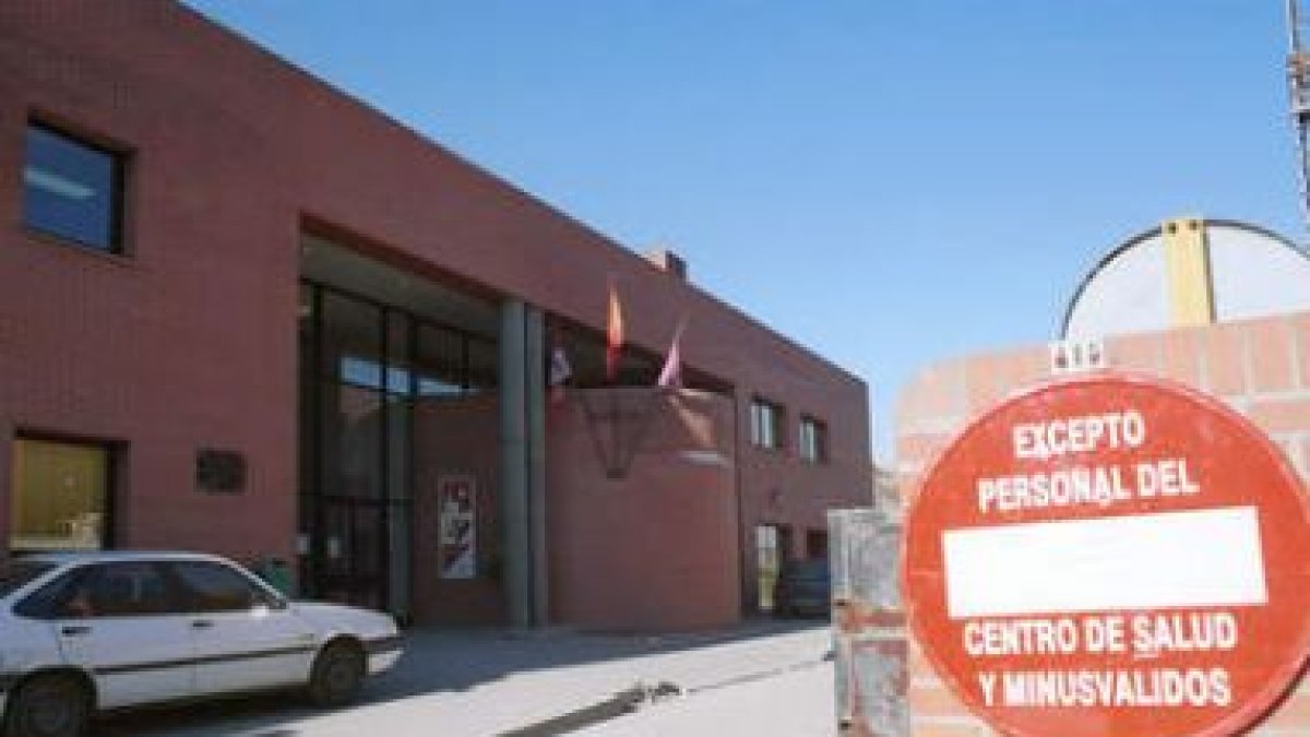 El acceso al actual centro de salud de Bembibre.