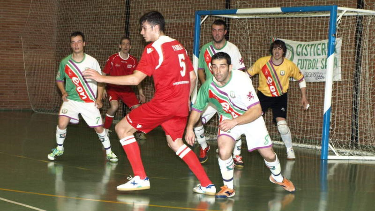 La buena defensa y su meta lleva al Cistierna a la victoria.