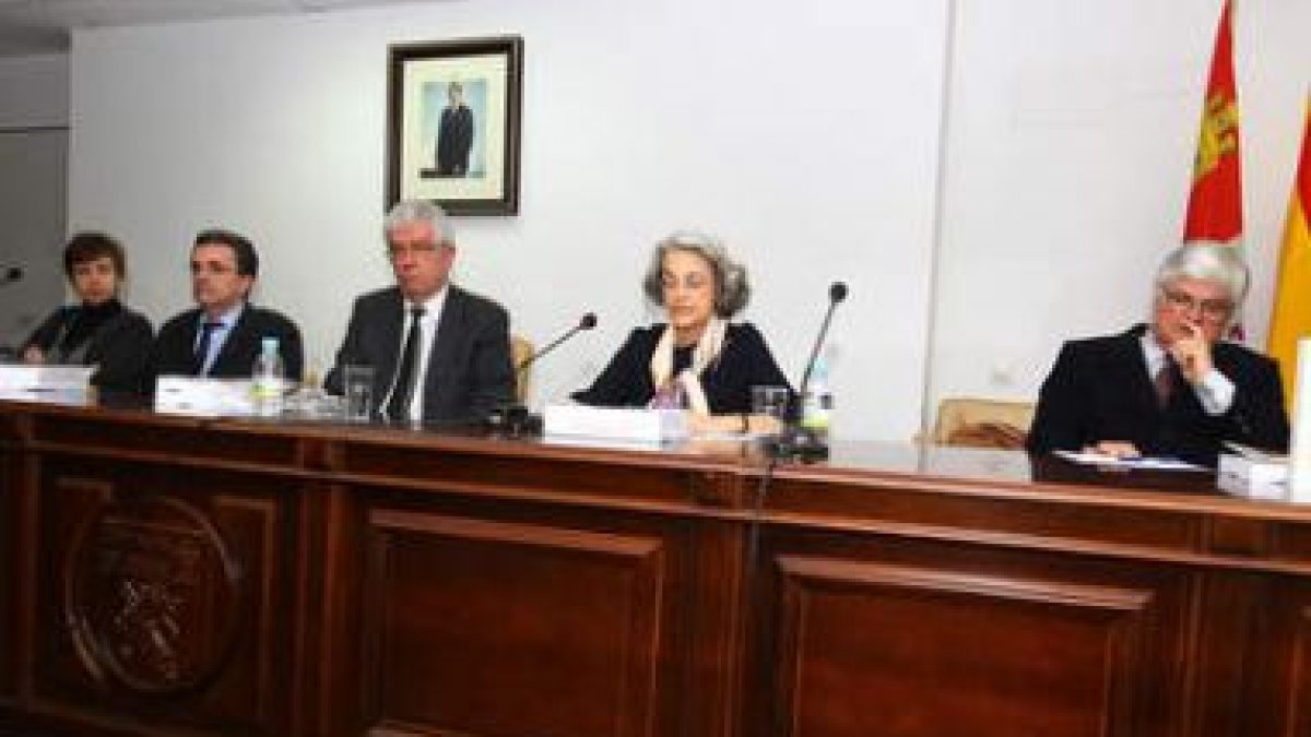 Encarnación Martín, Carlos Fernández, José Ángel Hermida, Etelvina Fernández y Manuel Valdés.