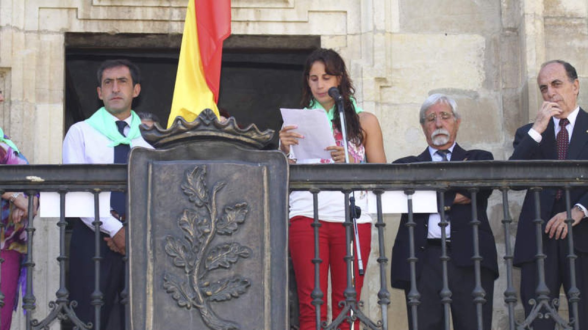 La nadadora Erika Villaécija fue la encargada de pregonar las fiestas de Astorga.