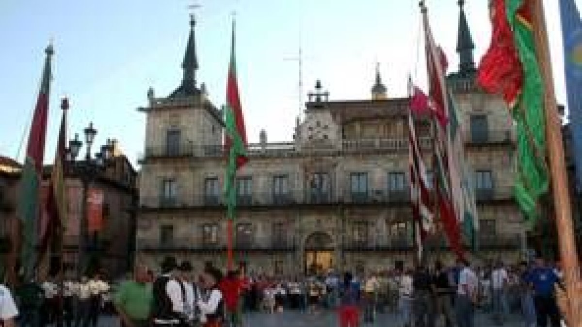 La Asociación de pendones de Reino de León hará varias exhibiciones