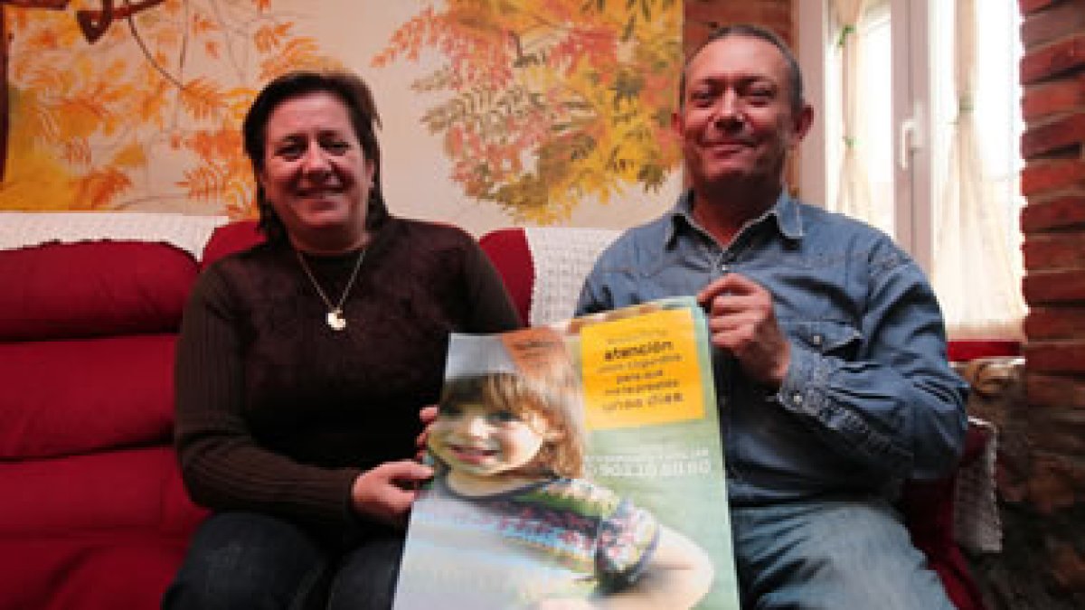 Trinidad Morán y Tino Fernández, en su casa, que abrieron al programa de acogimiento de la Junta.