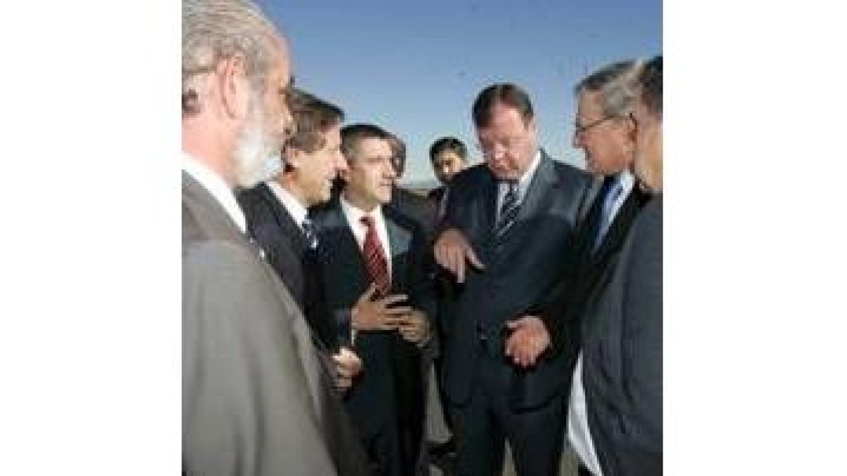 Fernández, tercero, en el aeropuerto el pasado sábado