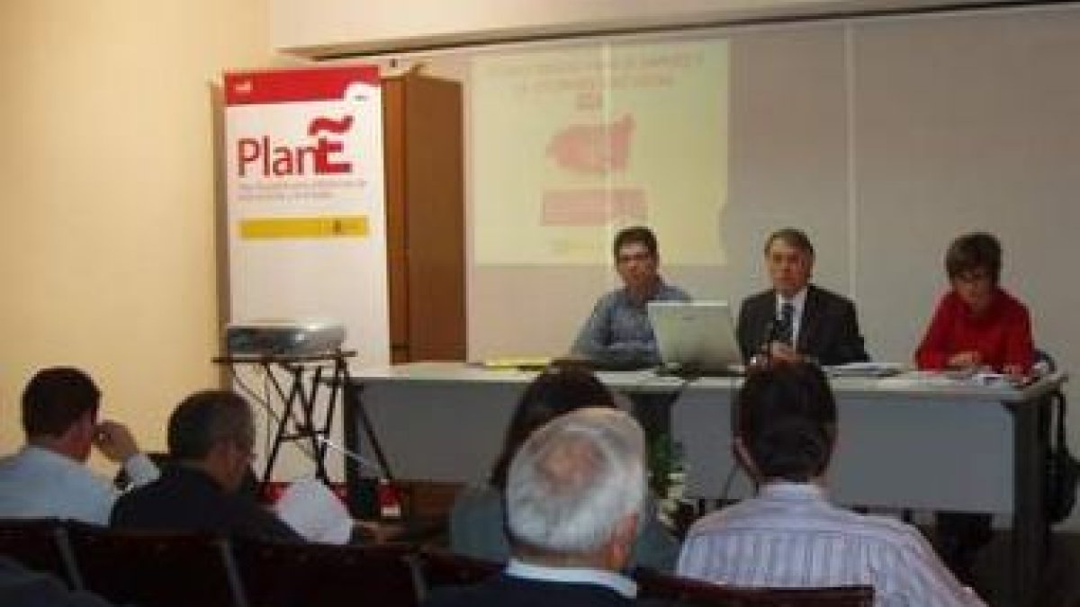El subdelegado del Gobierno, ayer en Valencia de Don Juan.