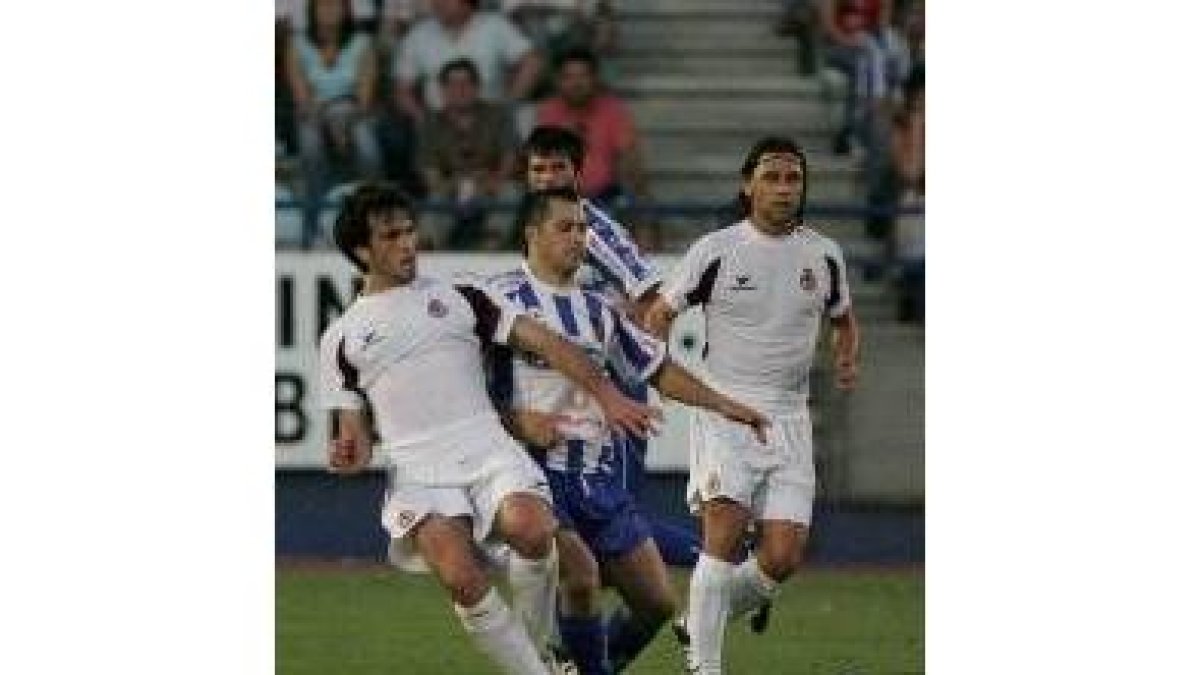 Goikoetxea, a la izquierda, será baja para jugar en el Helmántico