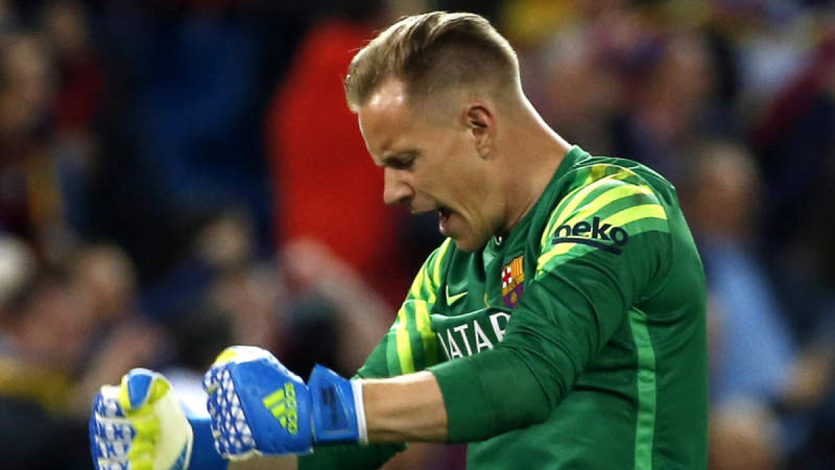 Ter Stegen acortó sus vacaciones para luchar por la titularidad con Claudio Bravo. JUAN CARLOS HIDALGO