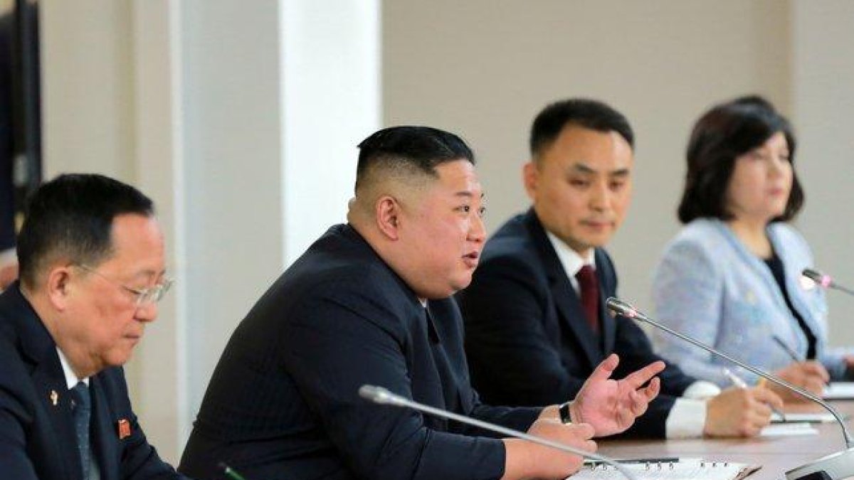 Kim Jong-un en una rueda de prensa luego de su encuentro con Vladimir Putin.