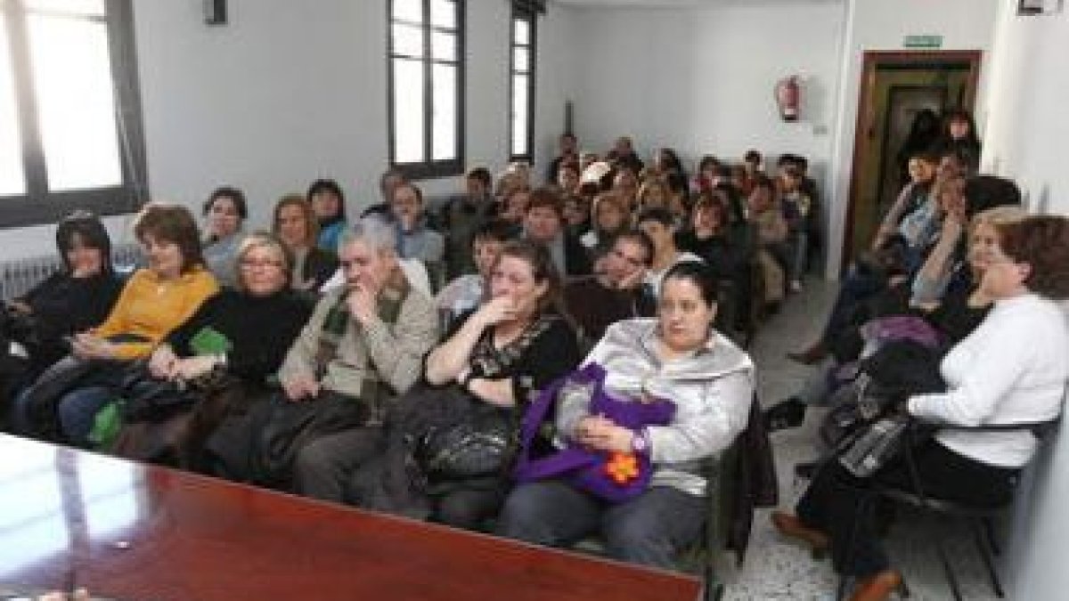 Los trabajadores llenaron el salón de CC.OO.