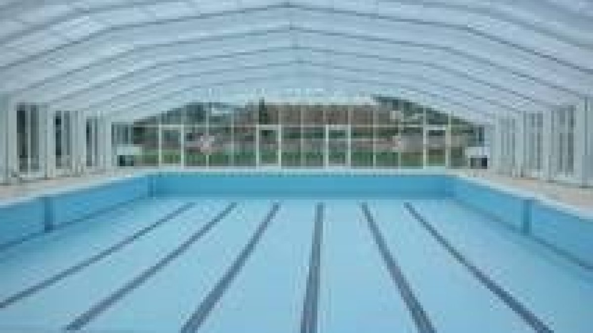 La piscina tiene una longitud de 25 metros