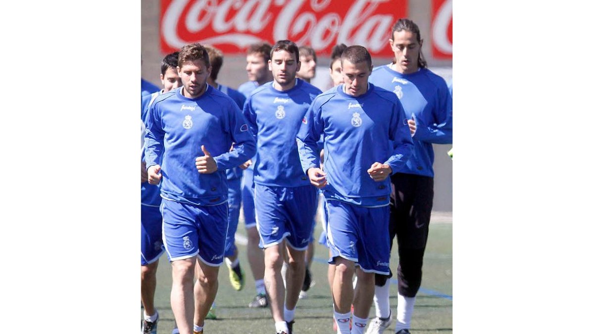 La Cultural volvió a entrenarse ayer sobre el césped sintético de Puente Castro.