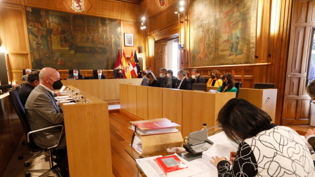 Pleno en la Diputación Provincial. MARCIANO PÉREZ