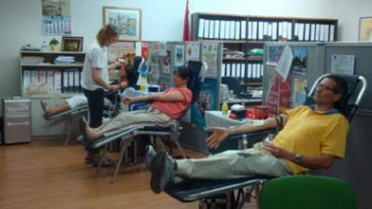 Donantes de sangre, en el transcurso de la donación de Ramiro Valbuena .