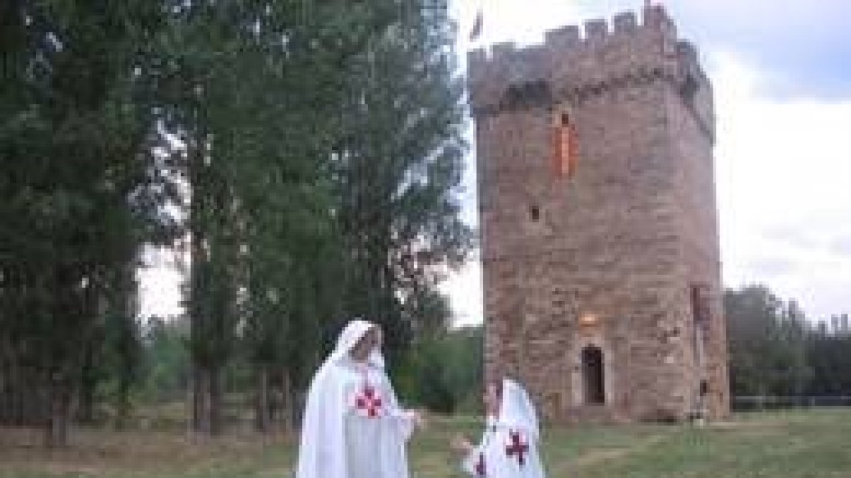 Los templarios recrearon ayer un ritual en el torreón de Turienzo