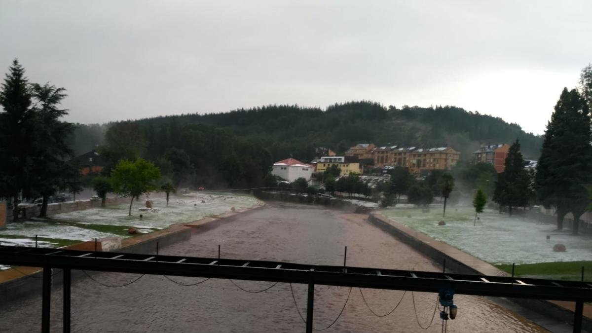 Imagen de la granizada en la localidad berciana