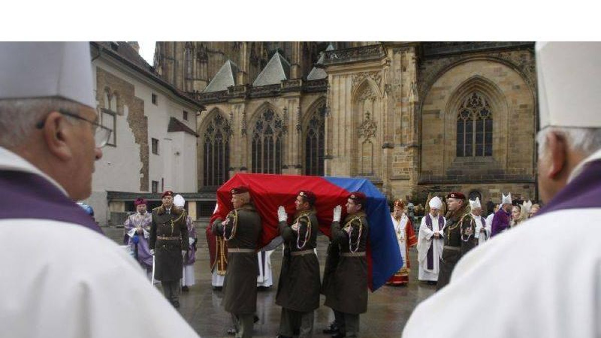 Ceremonia de los funerales de Estado, a la que han asistido un millar de personas.