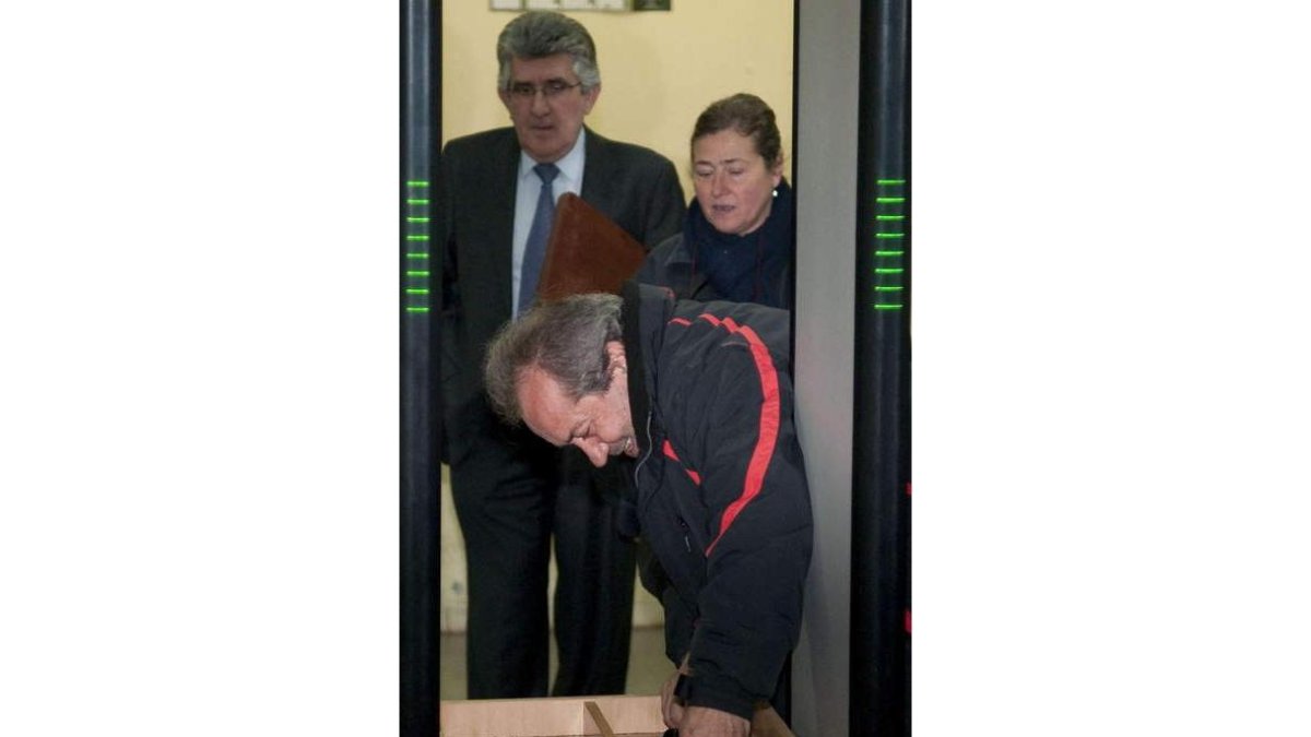 El ex sindicalista de UGT, Juan Lanzas, entra en el juzgado.