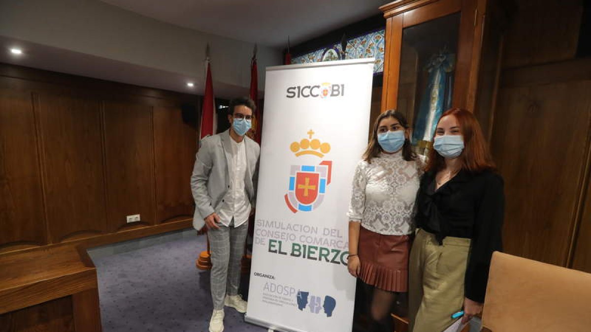 Ángel Fernández y Clara del Castillo, en los extremos. ANA F. BARREDO