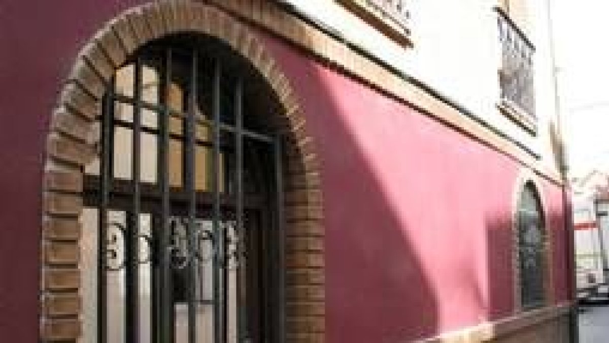 Aspecto que presentaba ayer uno de los establecimientos asaltados